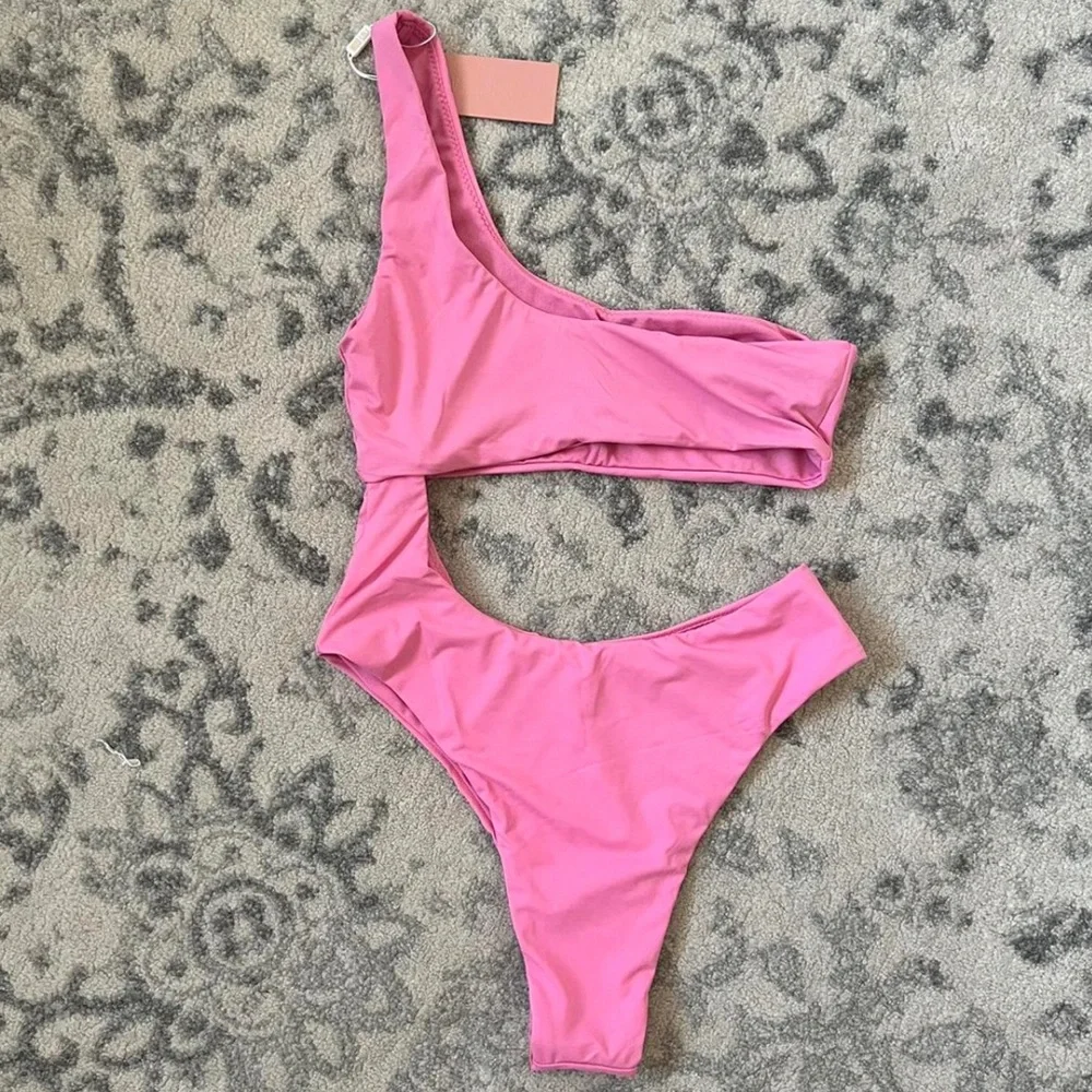 Miss Lola Swimsuit - Picture 2 of 3